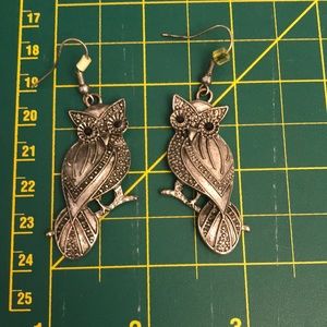 Silver coloured metal owl earrings with gem eyes